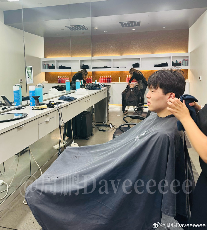 九游体育篮球比分-媒体人：杨瀚森收拾了发型，希望精神饱满迎接夏联