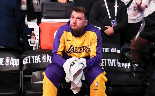 45分+主动犯规下场！东契奇用眼泪和隐忍诠释爱